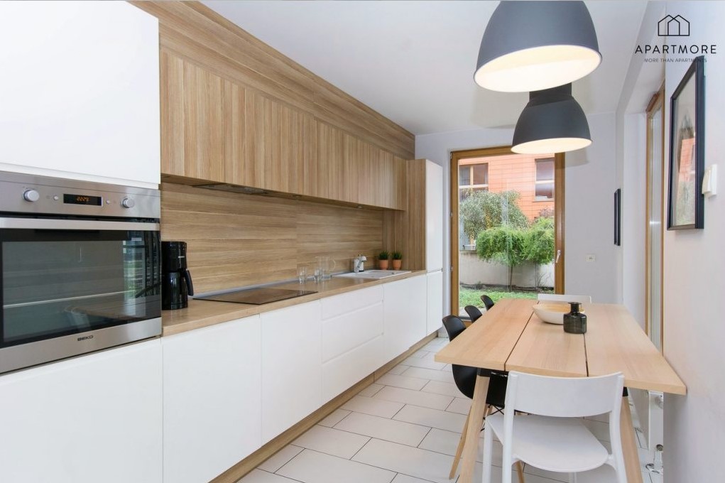 Hotel czy wynajęty apartament – co jest lepsze na wakacje z dziećmi? 